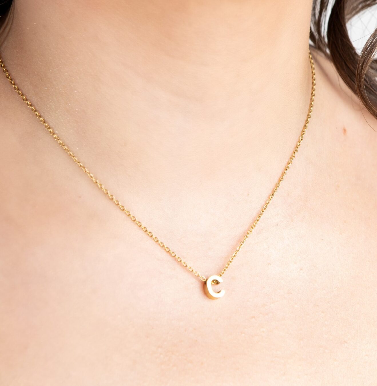 C mini Initial necklace 808 pic 1