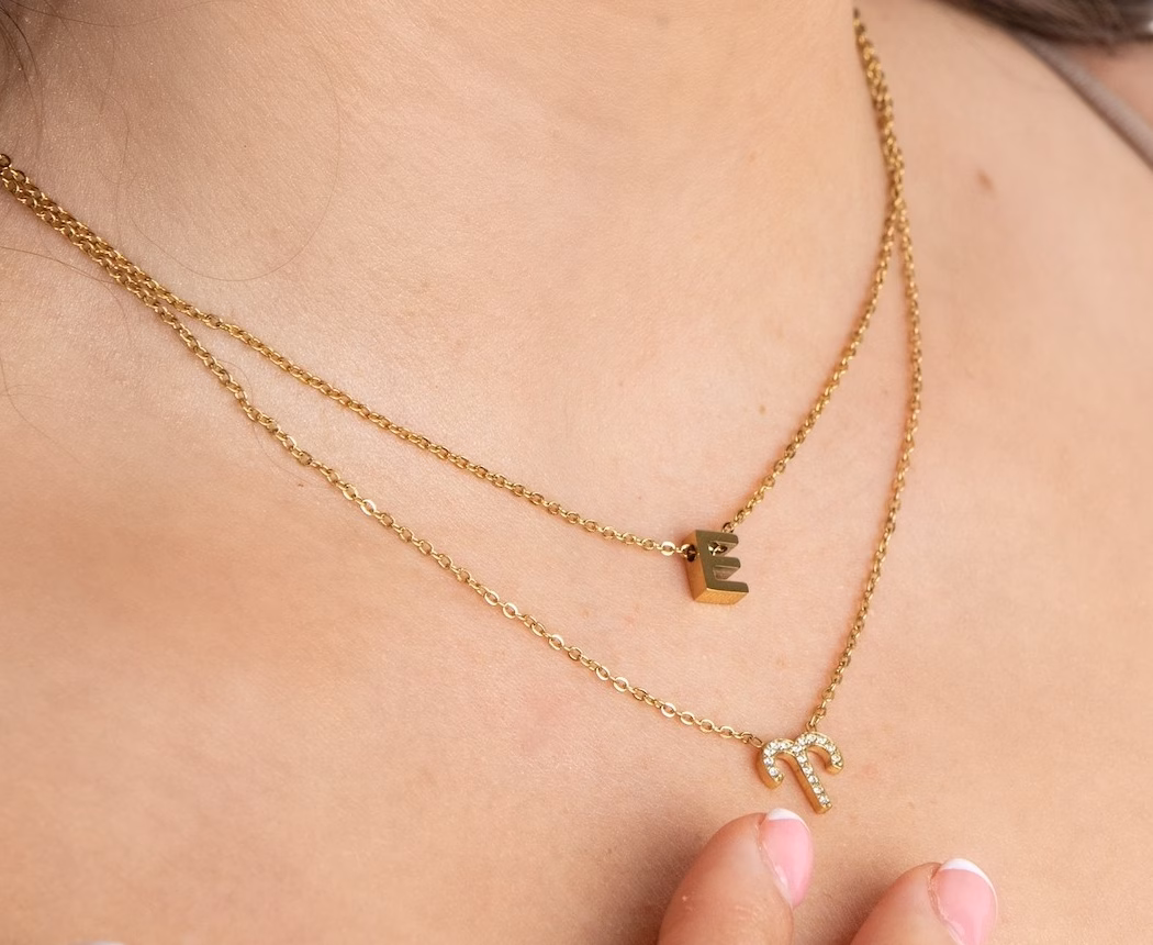 E mini Initial necklace 810 pic 1